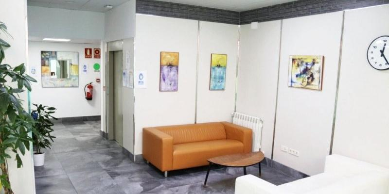 El vicario episcopal de la VIII visita la residencia de mayores de Santa Matilde, en Tetuán