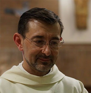 El vicario José Cobo imparte un retiro de Adviento a los diáconos de Madrid en el colegio Arzobispal