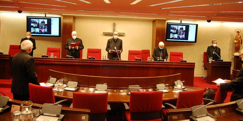 El cardenal Osoro participa en la reunión de la Comisión Permanente de la CEE