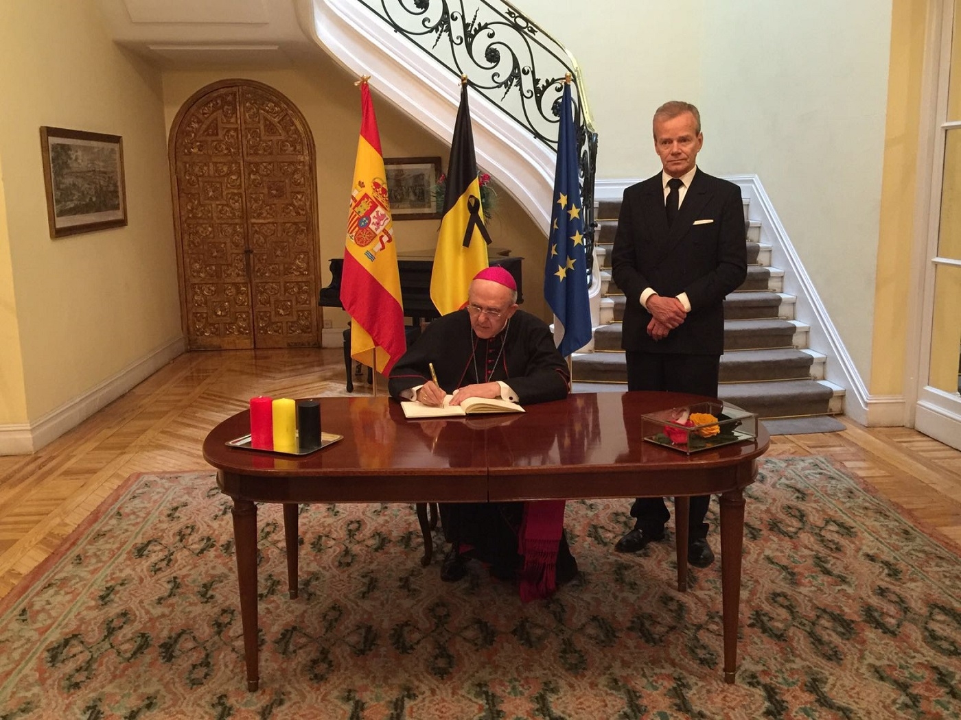 El arzobispo transmite sus condolencias al embajador de Bélgica