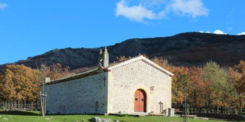 Alameda del Valle celebra su tradicional romería en honor a santa Ana con una Misa de campaña