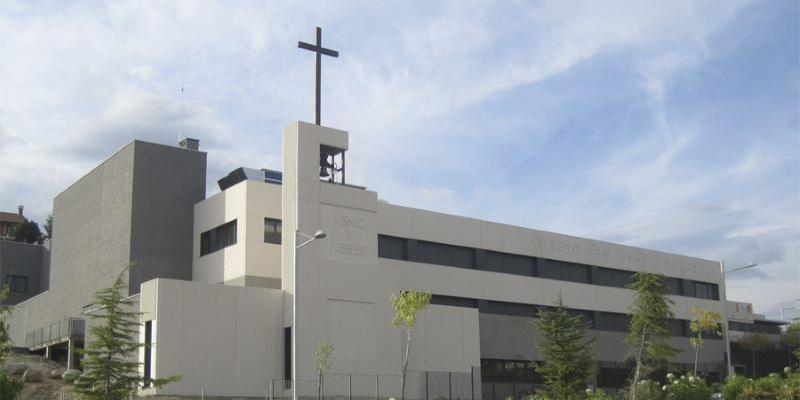 El cardenal Osoro se reúne en el colegio San Ignacio de Loyola con los miembros del Consejo Pastoral de la Vicaría VII