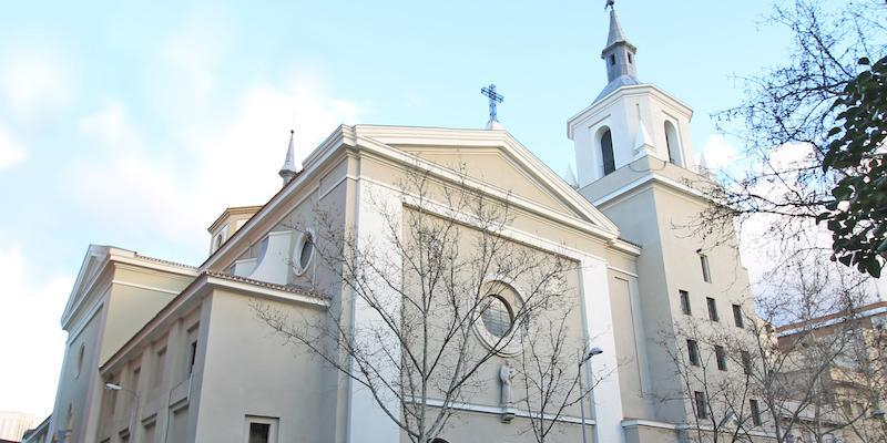 El padre Ángel Camino preside la Eucaristía de toma de posesión del nuevo párroco de San Antonio de Cuatro Caminos