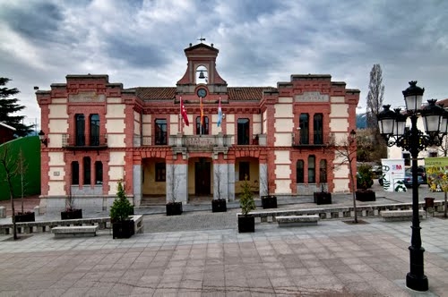 Mercadillo solidario de Navidad en Rascafría