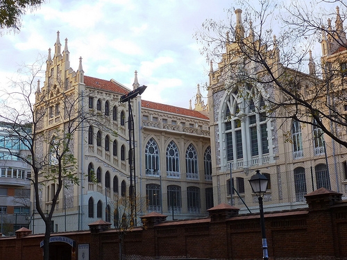 El arzobispo de Madrid imparte el sacramento de la Confirmación en el colegio Nuestra Señora del Pilar