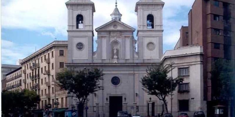Santa Teresa y Santa Isabel de Chamberí recibe la visita pastoral de monseñor Santos Montoya