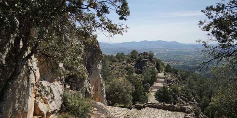 La abadía benedictina del Valle de los Caídos inaugura abril con un vía crucis por el recorrido monumental
