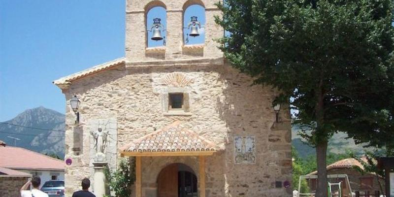 San Miguel Arcángel y la Virgen del Rosario recorren en procesión las calles de La Hiruela en sus fiestas patronales