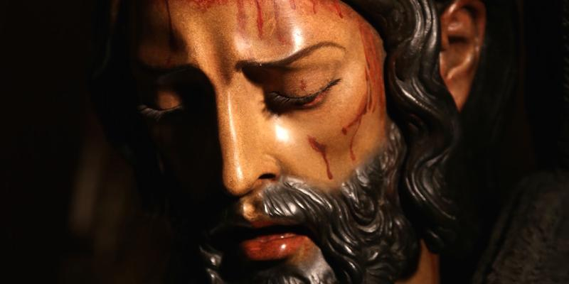 La Hermandad de Los Gitanos honra a san Juan Evangelista con una Eucaristía en Nuestra Señora del Carmen y San Luis