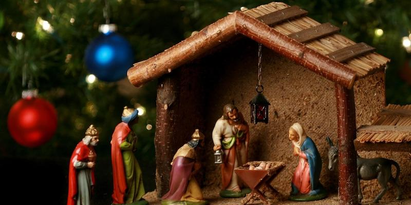 Los Magos de Oriente visitan a los pequeños del barrio de Legazpi en Santos Inocentes