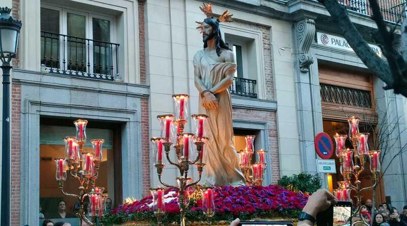 El Divino Cautivo recorre las calles del barrio de Salamanca en la tarde del Jueves Santo