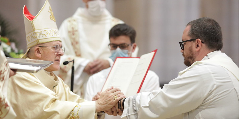 Fallece el sacerdote Rubén Pérez Ayala por las heridas de la explosión en un edificio de Virgen de la Paloma