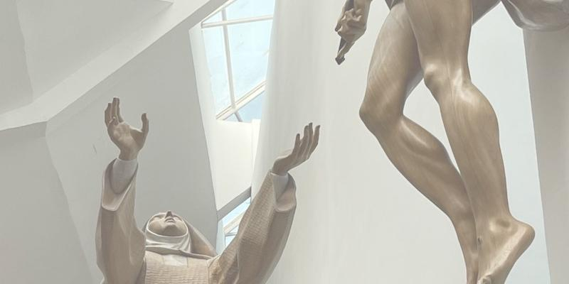 Santa Teresa de Jesús de Tres Cantos inaugura sus fiestas patronales con una conferencia sobre la santa