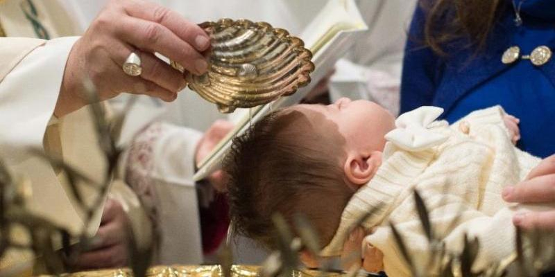 El cardenal Osoro preside en la catedral una Eucaristía con sacramento del Bautismo