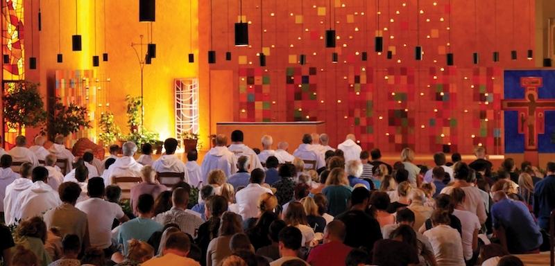 El arciprestazgo de Colmenar Viejo celebra una vigilia de la Inmaculada en el espíritu de Taizé