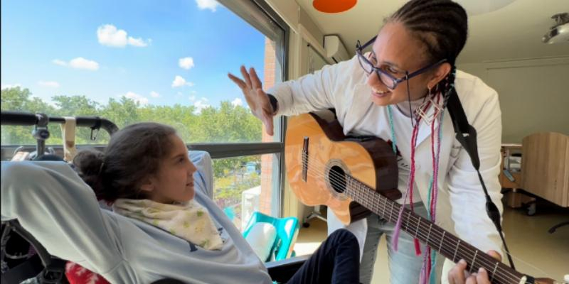 El Hospital de Cuidados Laguna une en una jornada especial «cuidados paliativos y musicoterapia»