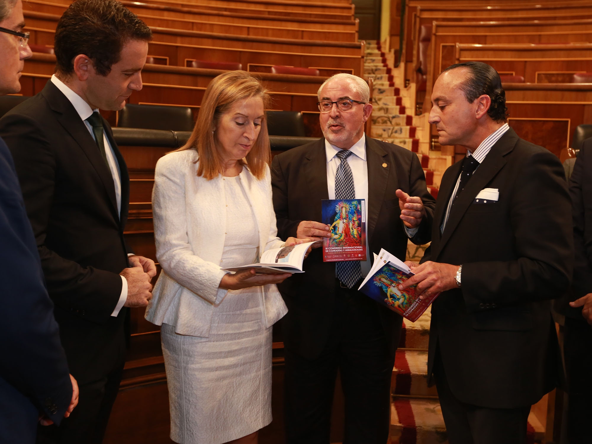 Ana Pastor recibe a los organizadores del III Congreso Internacional de Cofradías y Hermandades