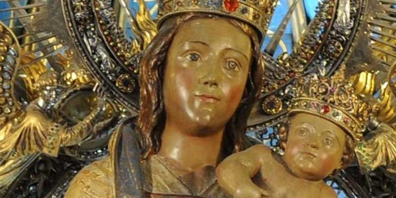 La Corte de Honor de la Almudena celebra su fiesta capitular con una solemne Eucaristía en la catedral