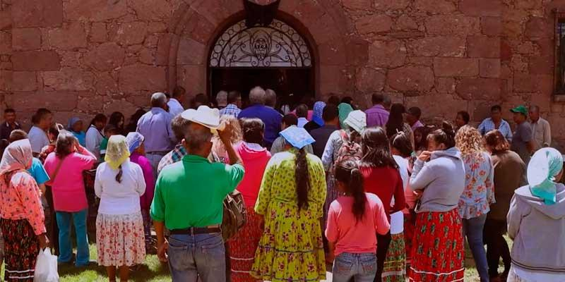 Francisco reza en febrero para que las parroquias tengan sus puertas abiertas a los «excluidos y a los incluidos, a todos»
