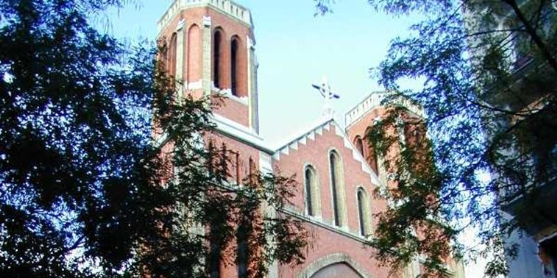Nuestra Señora del Perpetuo Socorro acoge el acto de presentación del libro 'Tierra de tránsito', del hermano John