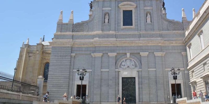 La ACdP peregrina a la catedral de Santa María la Real de la Almudena
