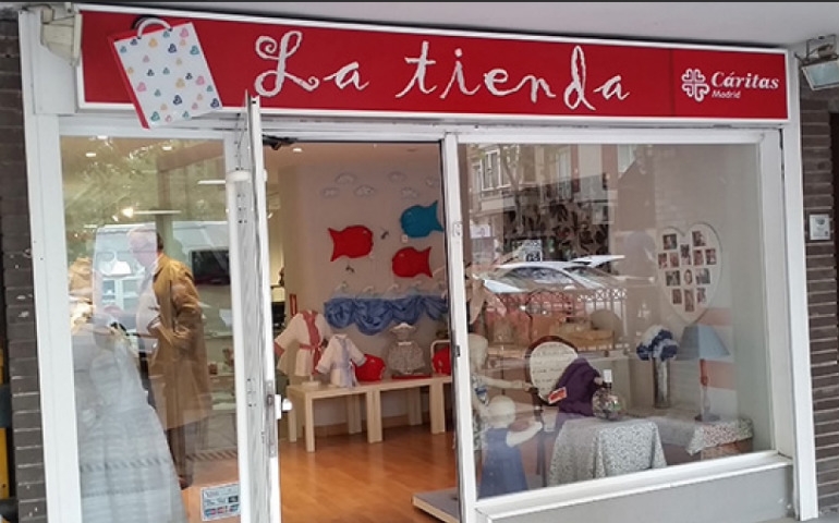 La Tienda de Cáritas Madrid, regala con el corazón