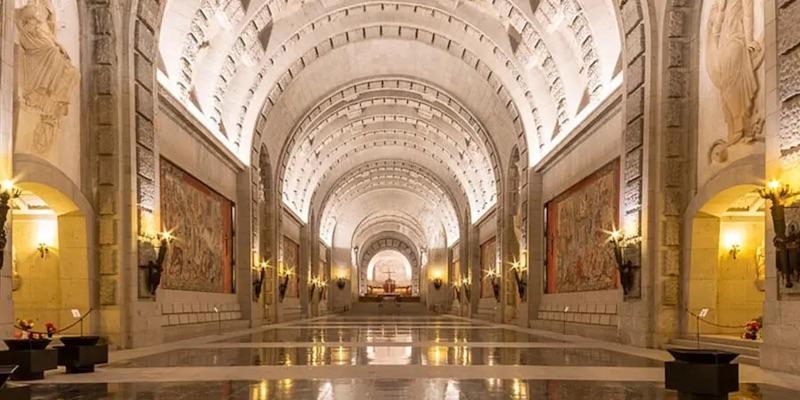 La basílica de la Santa Cruz celebra la Exaltación de la Santa Cruz con una Misa animada por la Escolanía
