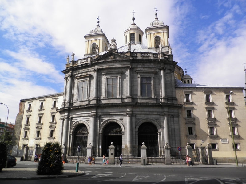 Bendición y reparto de los panecillos de San Antonio en San Francisco el Grande
