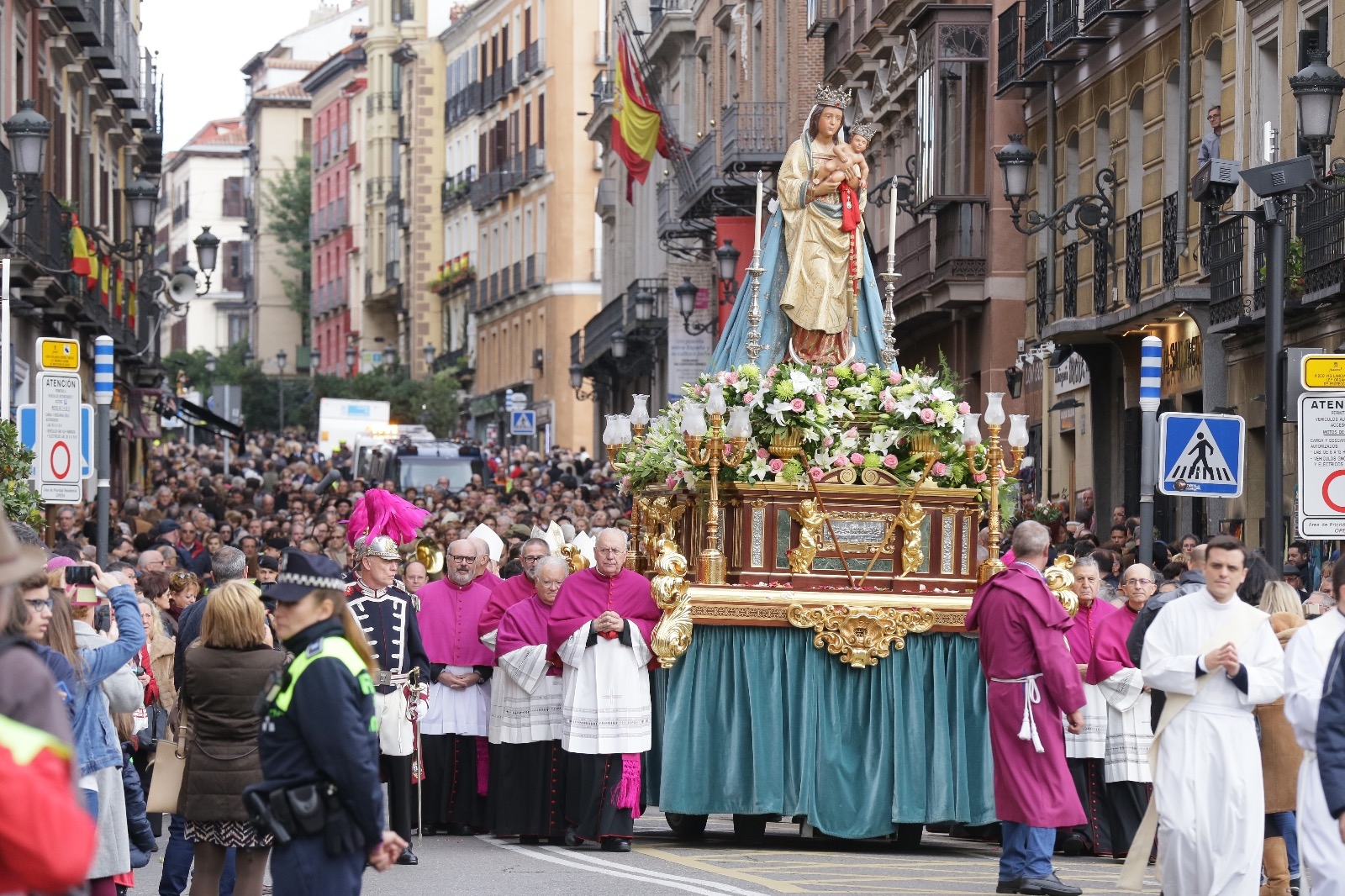 «Santa María la Real de la Almudena, gracias por acompañarnos y abrirnos caminos de encuentro»