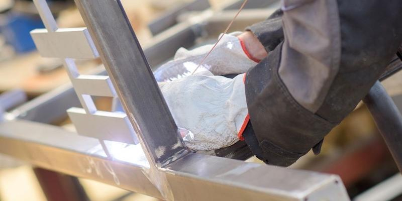 Cáritas Vicaría VII pone en marcha un nuevo taller para el empleo sobre soldaduría industrial