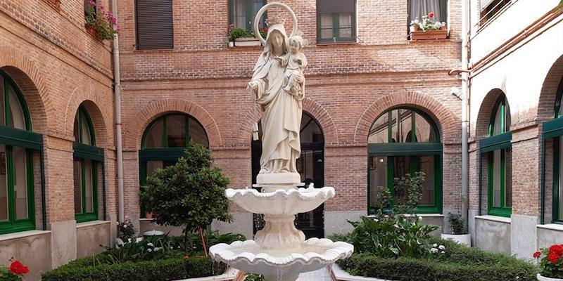 El padre Francisco Daza predica en el monasterio de las Maravillas la novena en honor a Nuestra Señora del Carmen