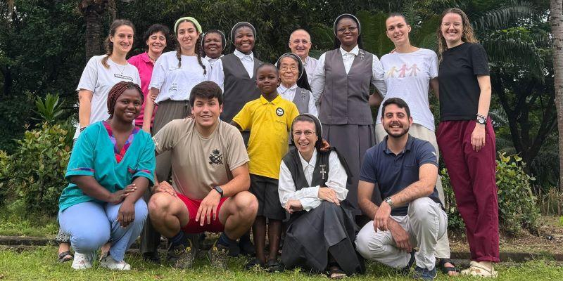 María de Mora, misionera en Sierra Leona: «Me impresiona la sencillez con la que viven y la alegría que muestran&gt;&gt;