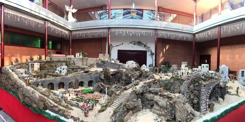 El espectacular belén de Santa Catalina Labouré abre sus puertas al público