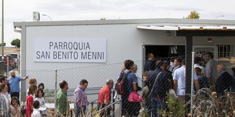 El cardenal coloca la primera piedra de la parroquia San Benito Menni