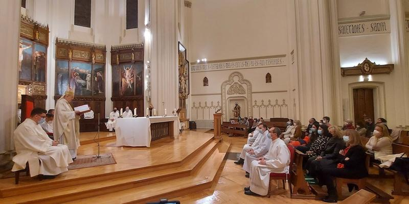 La colegiata de San Isidro acoge la solemne Eucaristía de ordenación de cinco nuevos diáconos permanentes