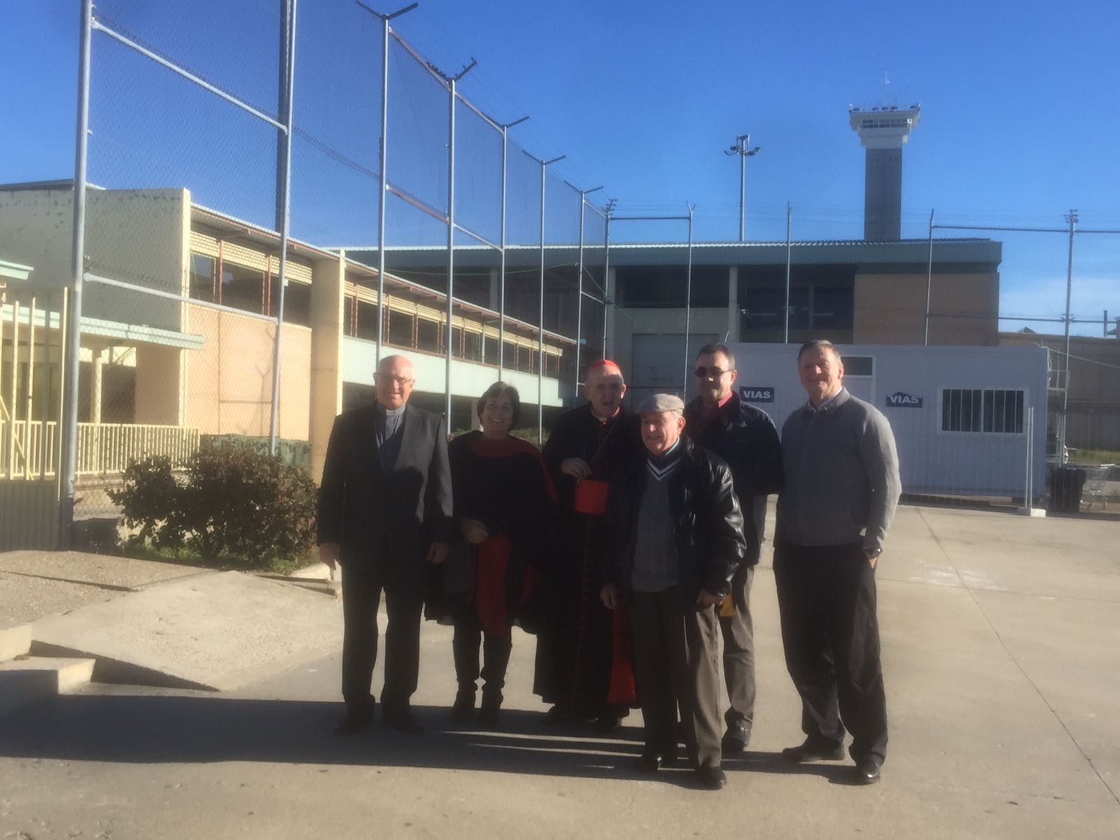 El arzobispo visita a los internos de Soto del Real: «Dios viene para todos»