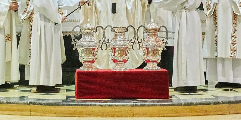 La catedral de la Almudena acoge la Misa Crismal, presidida por el cardenal José Cobo