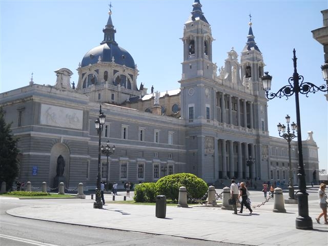 La comunidad filipina celebra una Misa de acción de gracias en la catedral con motivo del 30 aniversario de su Capellanía en Madrid