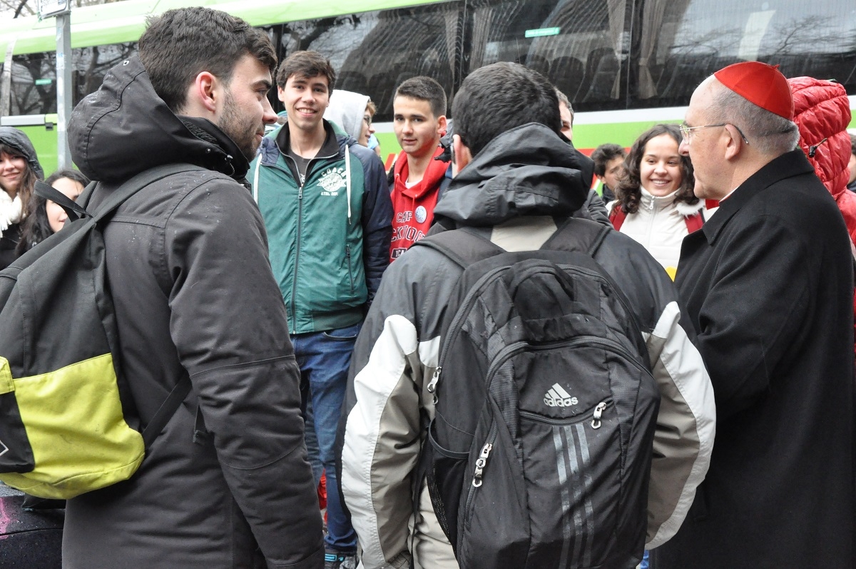 El arzobispo, a los jóvenes que peregrinan a Javier: «Salid en búsqueda y acercaos a los hombres para dar la noticia de Cristo»