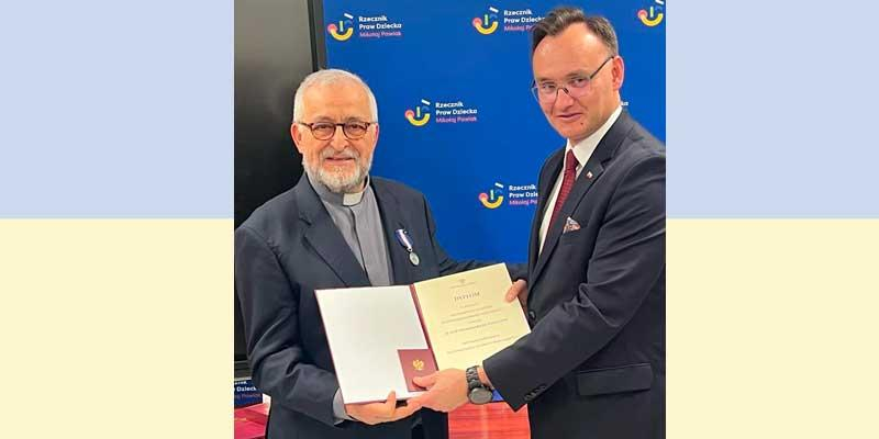 Polonia distingue a José Miguel de Haro, párroco de Santísimo Redentor, por la labor con niños de la guerra de Ucrania