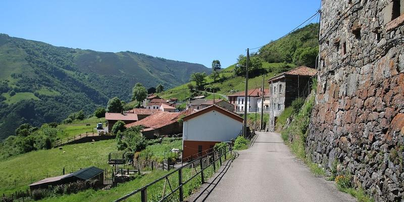 Santa María Soledad Torres Acosta programa para agosto una peregrinación por el Camino de El Salvador con familias