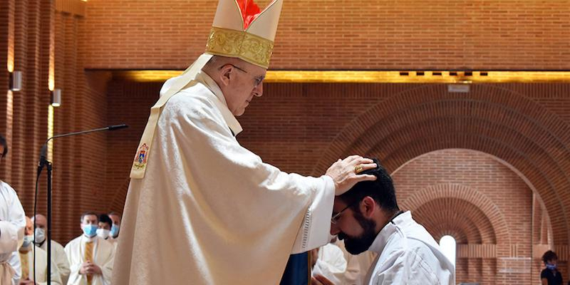 El cardenal Osoro preside en Santa María de Caná la ordenación presbiteral del legionario de Cristo Ignacio Rubio