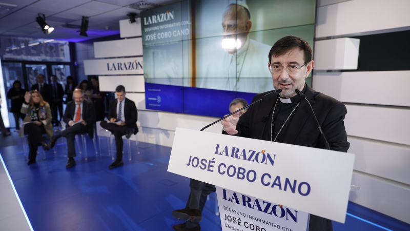 El cardenal José Cobo, en el desayuno informativo organizado por el diario La Razón: «Hagamos un Madrid más humano sabiendo que Dios cuenta con nosotros»