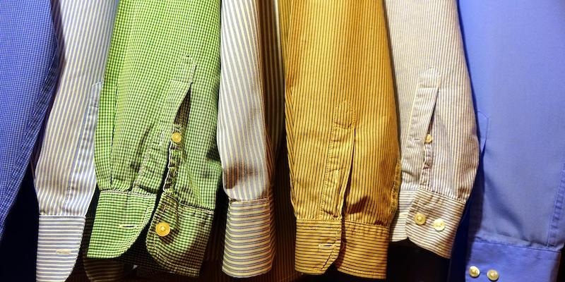 Las tiendas de la moda solidaria y reciclada de Cáritas Diocesana de Madrid estrenan horario de verano