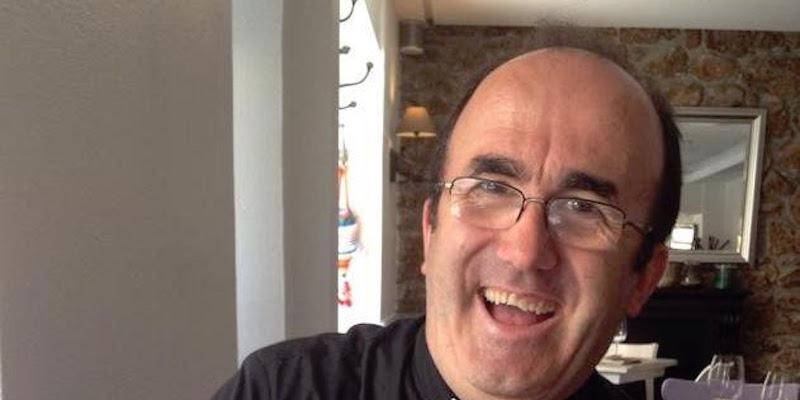 El padre Esteban Munilla imparte una conferencia en la sede de la Real congregación de San Fermín de los Navarros