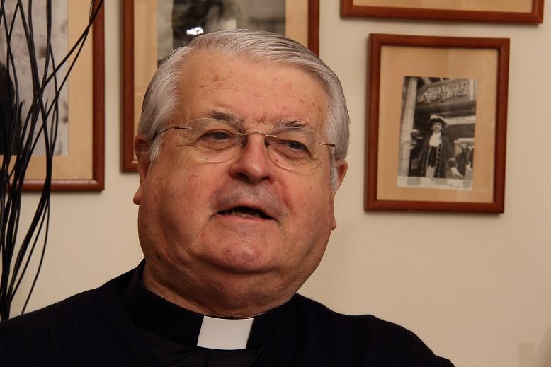 El Ministerio de Educación y Cultura concede la Encomienda de Alfonso X el Sabio a Luis Lezama