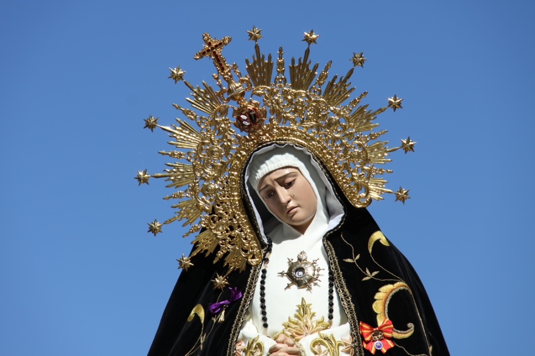 Besamanos en honor a Nuestra Señora de la Soledad en las Calatravas