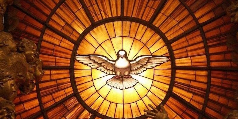 Gil González imparte el sacramento de la Confirmación en San José de Las Matas