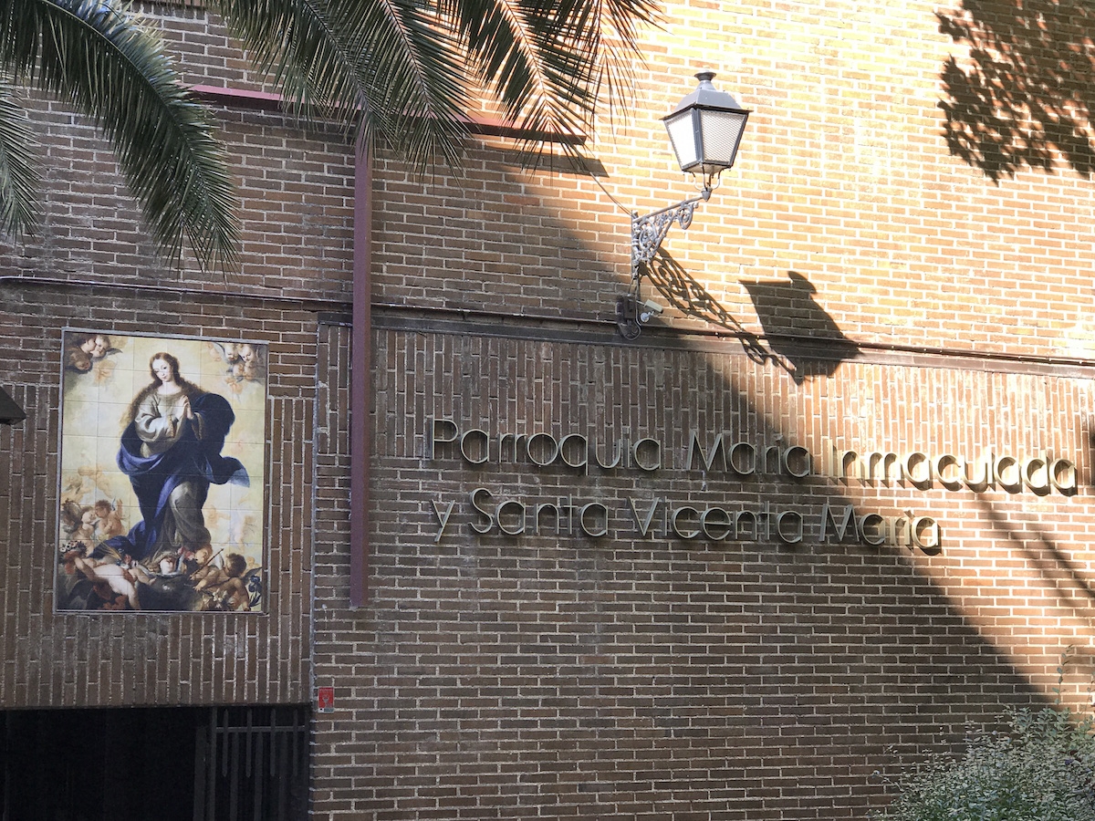 El arzobispo visita la parroquia María Inmaculada y Santa Vicenta María