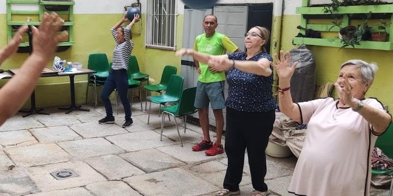 Los voluntarios del centro de atención a la mujer Alonso Cano se reúnen para intercambiar experiencias
